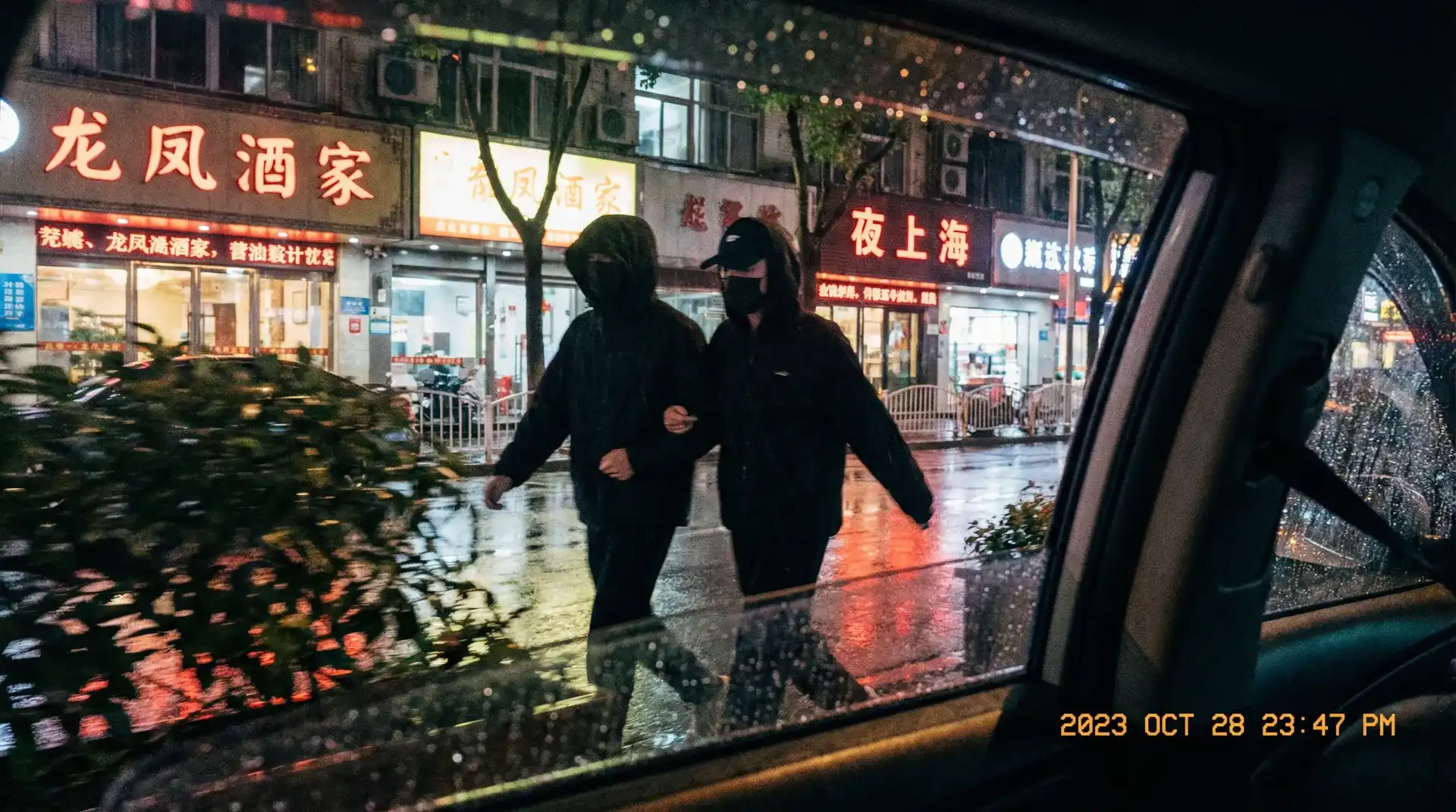 鸿博体育版网址 - 顶流明星深夜密会现场抓拍照片